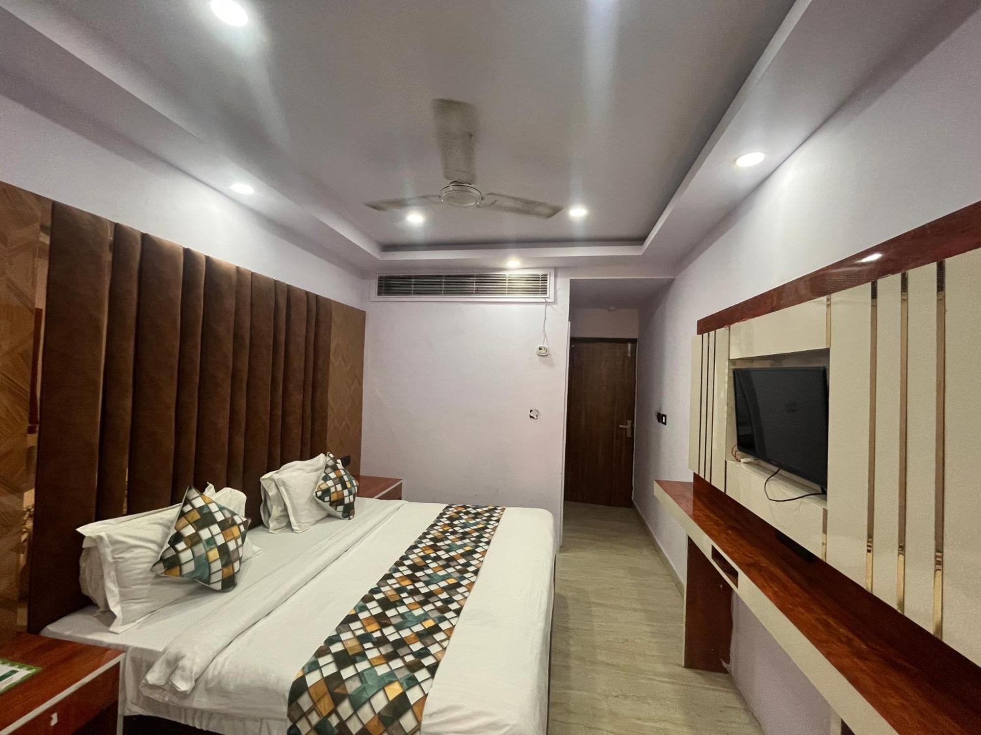 Hotel Ambience -5 Mints Walk From Railway Station