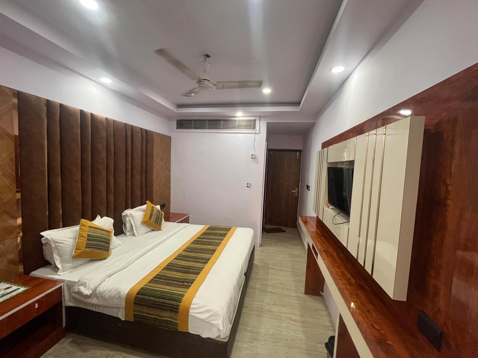 Hotel Ambience -5 Mints Walk From Railway Station New Delhi