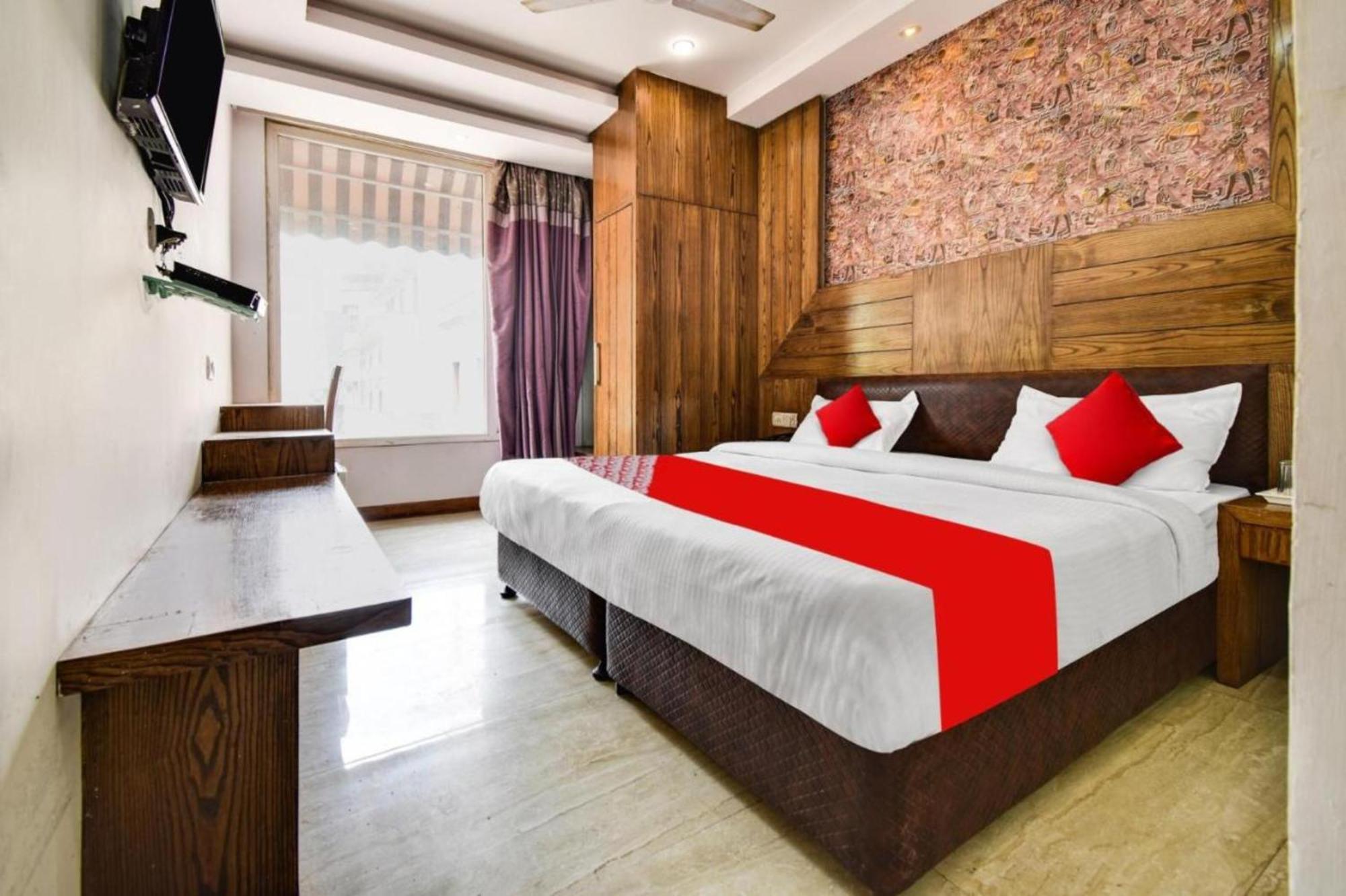 Ambience -5 Mints Walk From Railway Station 4* New Delhi